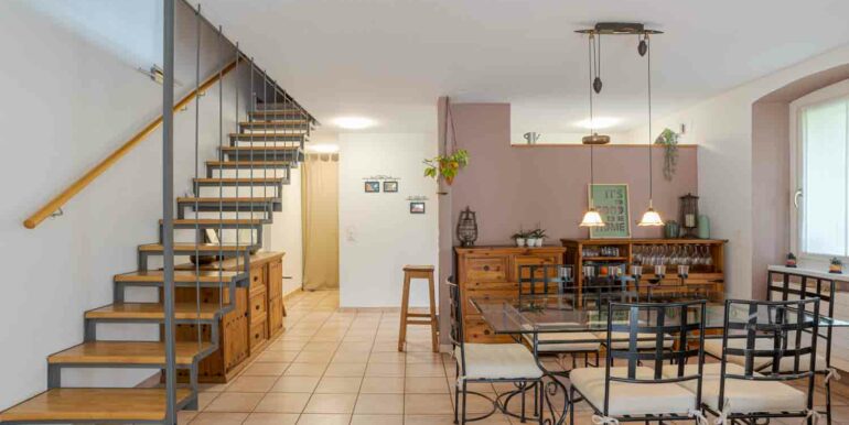 CAPOLAGO – Casa Tipica con Cantina: Tradizione e Relax