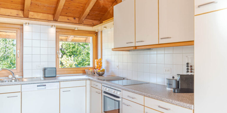 MORBIO INFERIORE – CASA DI NUCLEO SOLLEGGIATA E CON CORTE PRIVATA