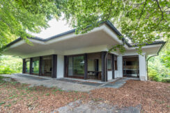 Villa Indipendente con Carattere Unico e Terreno Edificabile