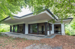 Villa Indipendente con Carattere Unico e Terreno Edificabile