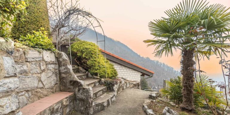 SAGNO – NIDO, CASA DA VIVERE CON VISTA CHE EMOZIONA
