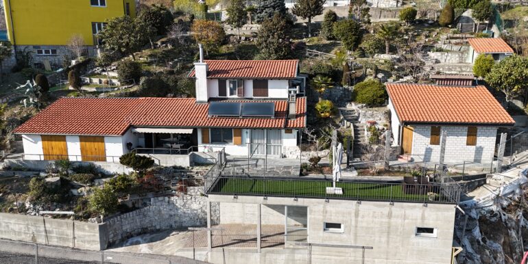 SAGNO – NIDO, CASA DA VIVERE CON VISTA CHE EMOZIONA