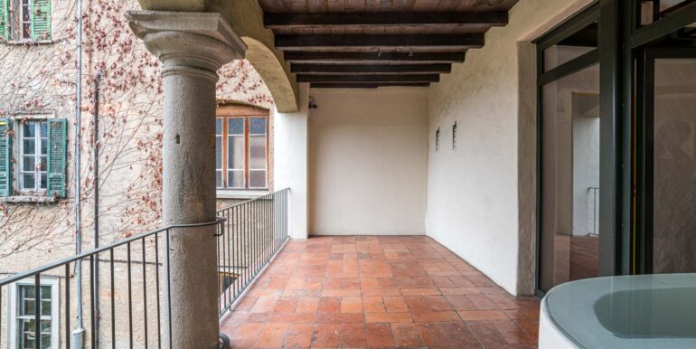 RANCATE – AFFASCINANTE CASA CON LOGGIA E VISTA PANORAMICA