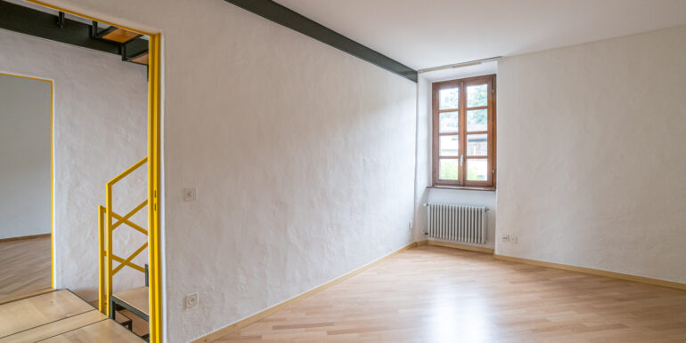 RANCATE – AFFASCINANTE CASA CON LOGGIA E VISTA PANORAMICA