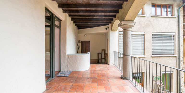 RANCATE – AFFASCINANTE CASA CON LOGGIA E VISTA PANORAMICA
