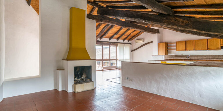 RANCATE – AFFASCINANTE CASA CON LOGGIA E VISTA PANORAMICA