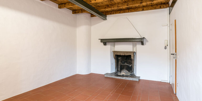RANCATE – AFFASCINANTE CASA CON LOGGIA E VISTA PANORAMICA