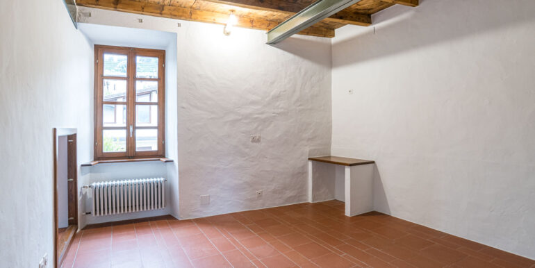 RANCATE – AFFASCINANTE CASA CON LOGGIA E VISTA PANORAMICA