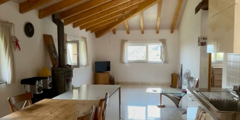 AROGNO – POSSIBILE CASA DI VACANZA, MANSARDA IN CASA D’EPOCA RISTRUTTURATA