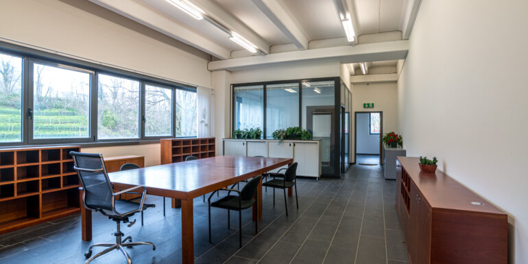 RANCATE – IMMOBILE CIELO-TERRA A DESTINAZIONE COMMERCIALE