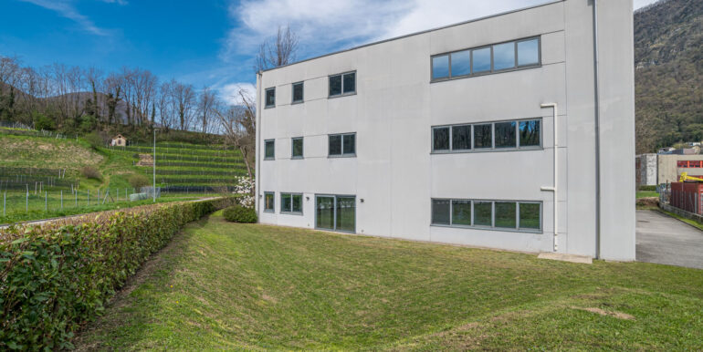 RANCATE – IMMOBILE CIELO-TERRA A DESTINAZIONE COMMERCIALE