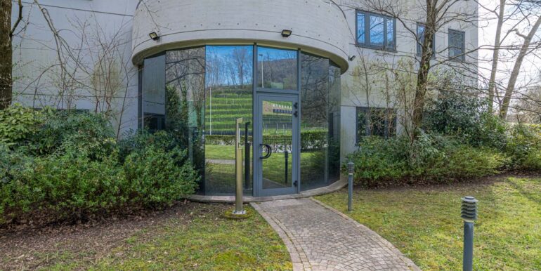 RANCATE – IMMOBILE CIELO-TERRA A DESTINAZIONE COMMERCIALE