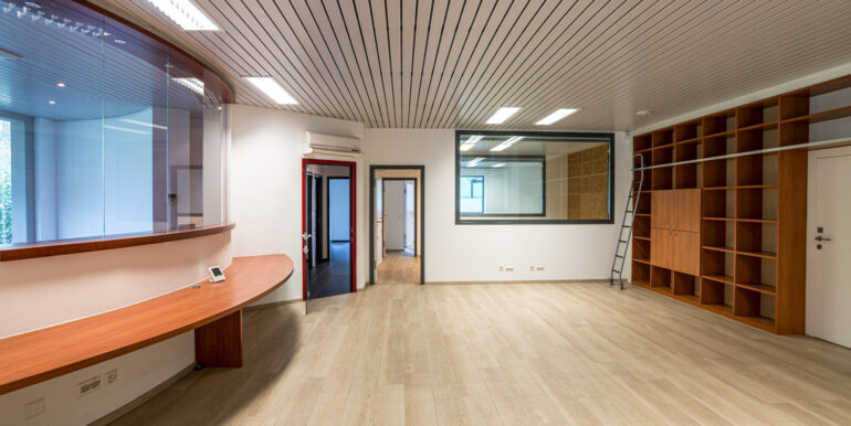 RANCATE – IMMOBILE CIELO-TERRA A DESTINAZIONE COMMERCIALE