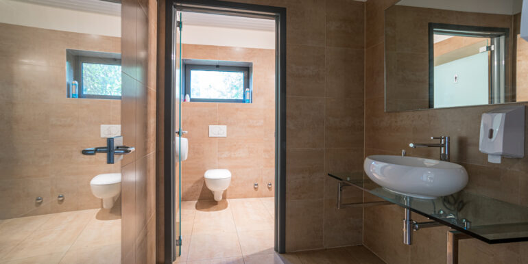 RANCATE – IMMOBILE CIELO-TERRA A DESTINAZIONE COMMERCIALE