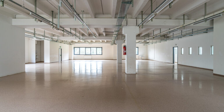 RANCATE – IMMOBILE CIELO-TERRA A DESTINAZIONE COMMERCIALE