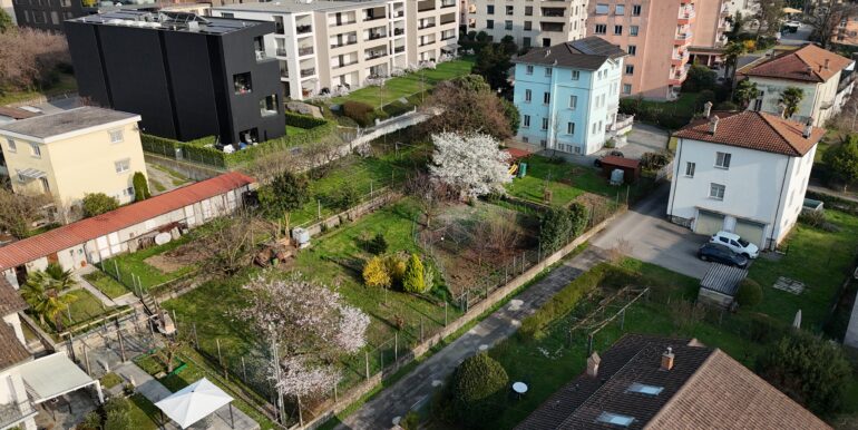 MENDRISIO CENTRO - VENDITA IN BLOCCO COMPENDIO IMMOBILIARE CON POTENZIALE EDIFICATORIO
