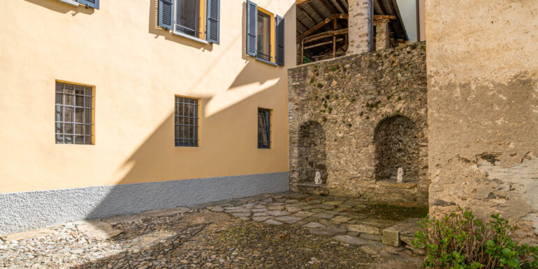 ARASIO / COLLINA D'ORO - VIVERE UN PEZZO DI STORIA