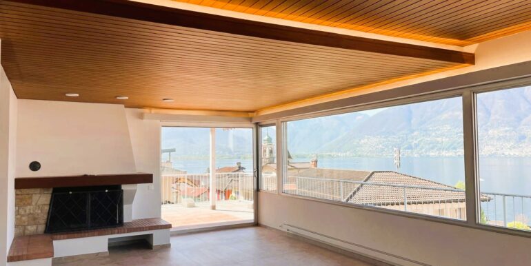 VIRA GAMBAROGNO - ATTICO IN CENTRO CON VISTA LAGO