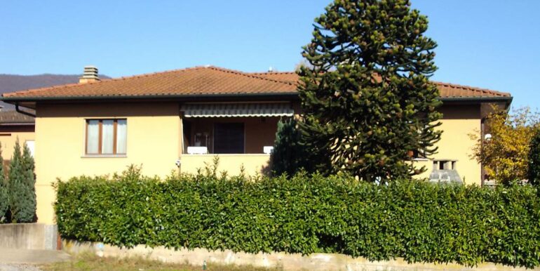 STABIO - VILLA SINGOLA CON GIARDINO E DOPPIA SOLUZIONE ABITATIVA