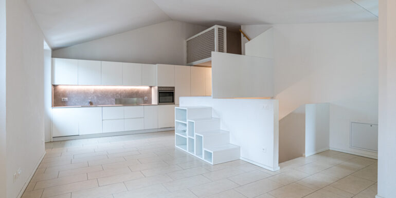 MELANO - 3,5 LOCALI RISTRUTTURATO CON COMFORT MODERNI