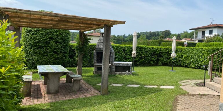 STABIO - VILLA SINGOLA CON GIARDINO E DOPPIA SOLUZIONE ABITATIVA