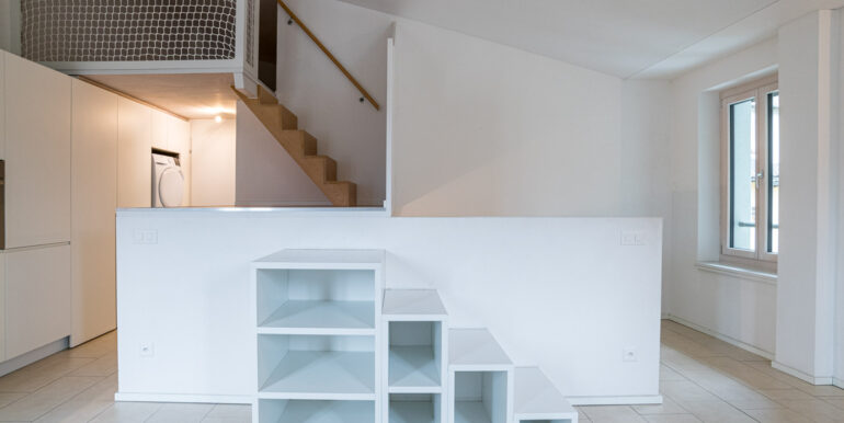 MELANO - 3,5 LOCALI RISTRUTTURATO CON COMFORT MODERNI